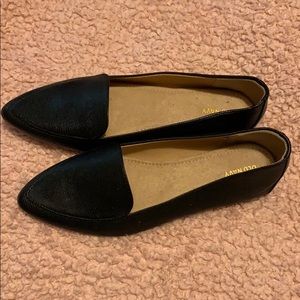Pointed toe Flats
